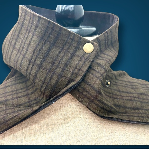 COWL NECK SCARF WITH SNAPS•CANADIAN MADE•3-DIFFERENT WAYS OF WEARING IT•NEW! O/S - Picture 2 of 2